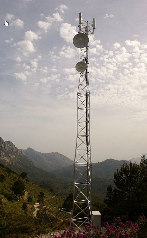 Freistehender Gittermast mit Zubehör (T1000, 9,9m)